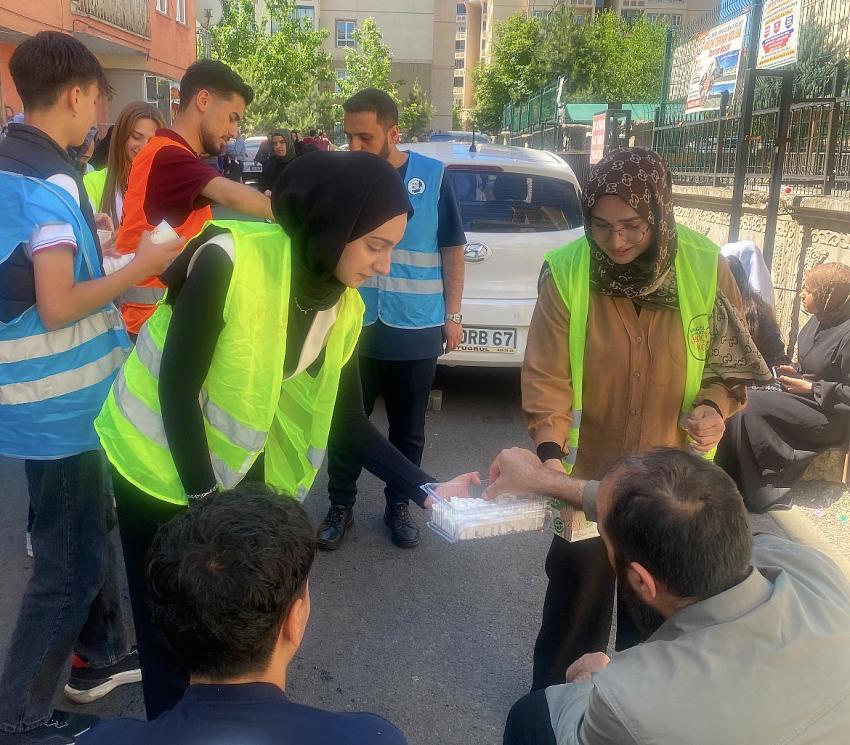 AK Gençlik’ten Öğrenci ve Ailelerine Destek