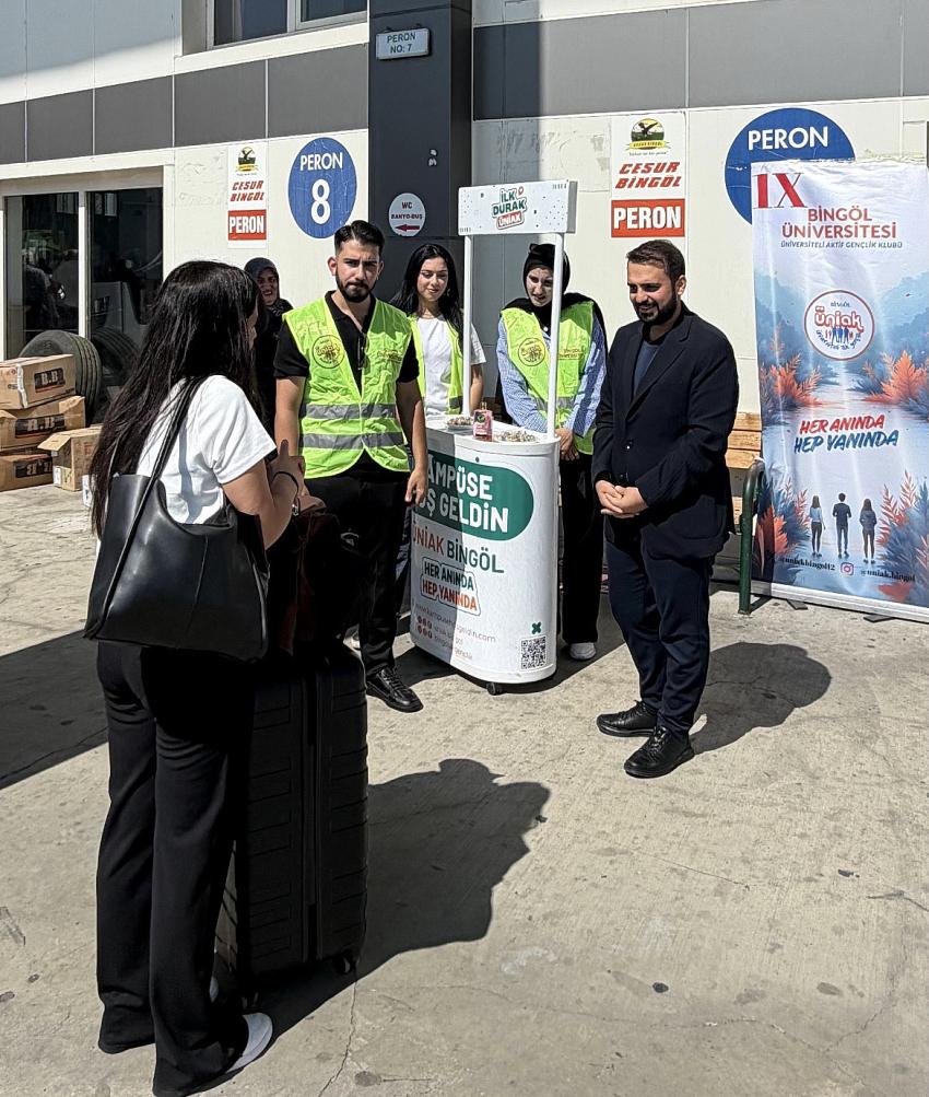 AK Gençlik Üniversite Öğrencilerine Sıcak Karşılama
