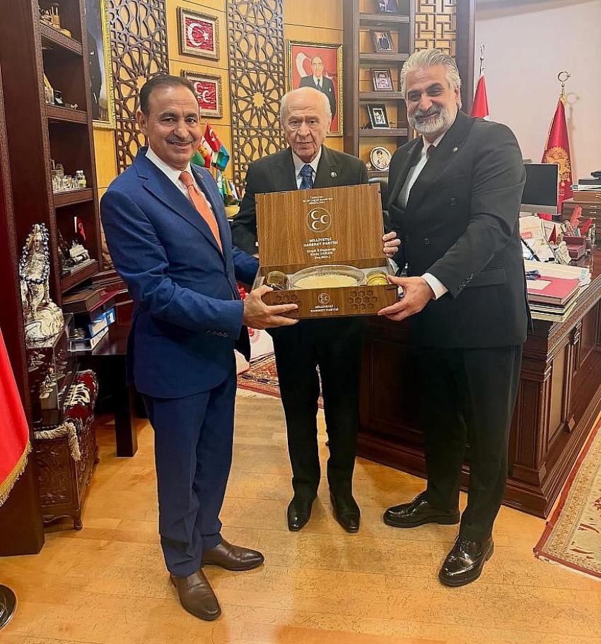 MHP Lideri Bahçeli’ye Bingöl Balı Takdim Edildi
