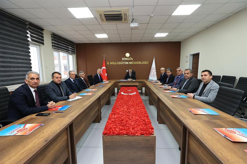Vali Çelik, İl Millî Eğitim Müdürlüğünü Ziyaret Etti